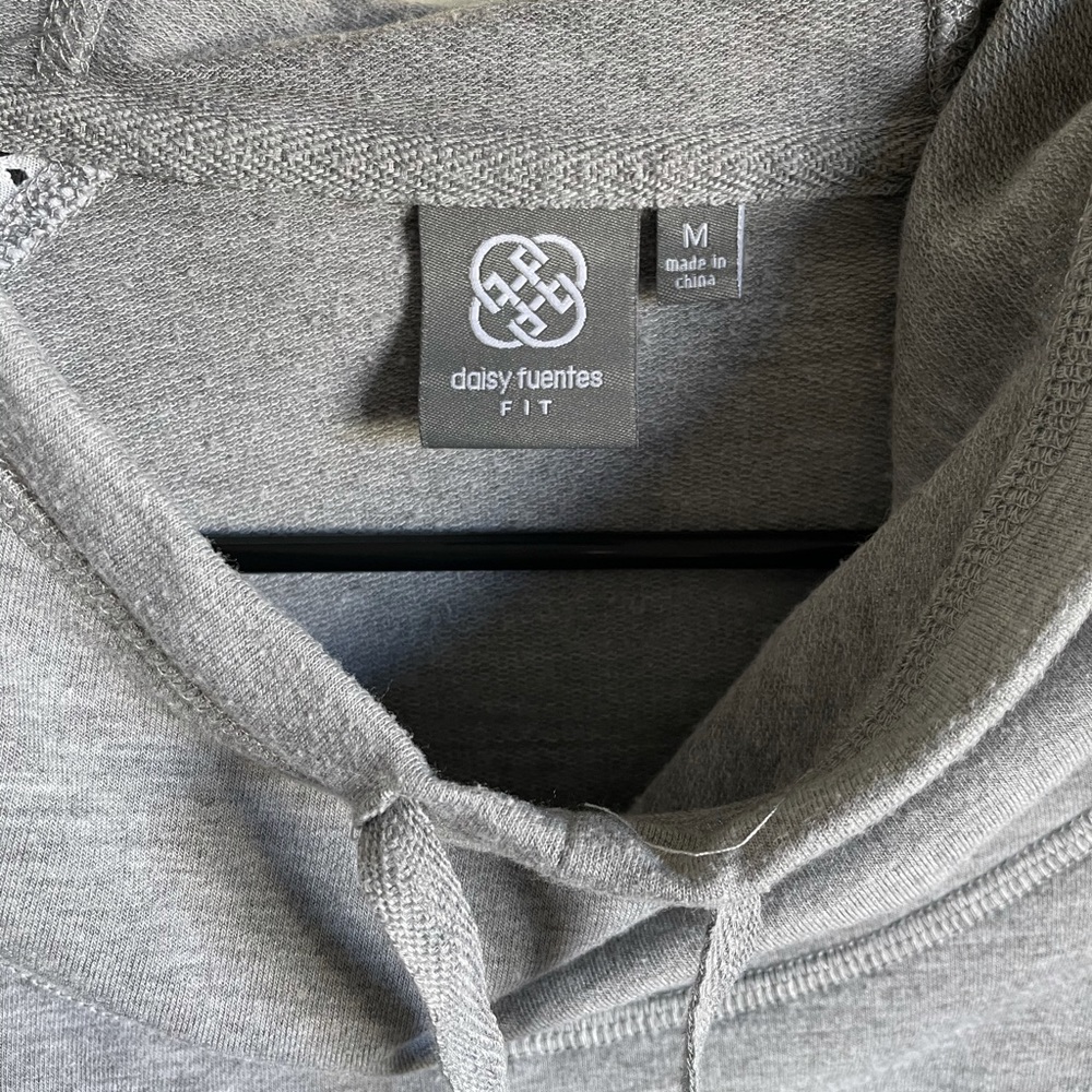 Athletic pullover - Picture 2 of 3